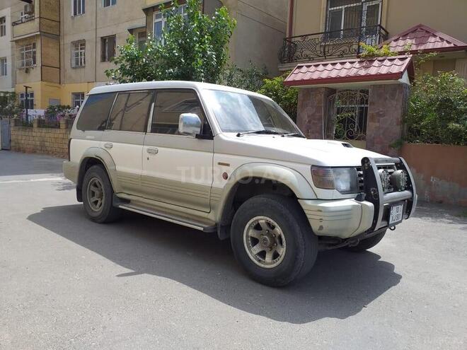 Mitsubishi Pajero 1993, 385,000 km - 2.8 l - Bakı