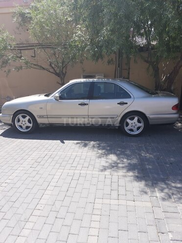 Mercedes E 220 1999, 446,000 km - 2.2 l - Bakı