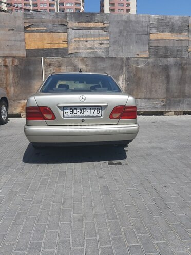 Mercedes E 220 1999, 446,000 km - 2.2 l - Bakı