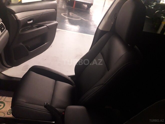 Mitsubishi Outlander 2018, 17,500 km - 2.4 l - Bakı