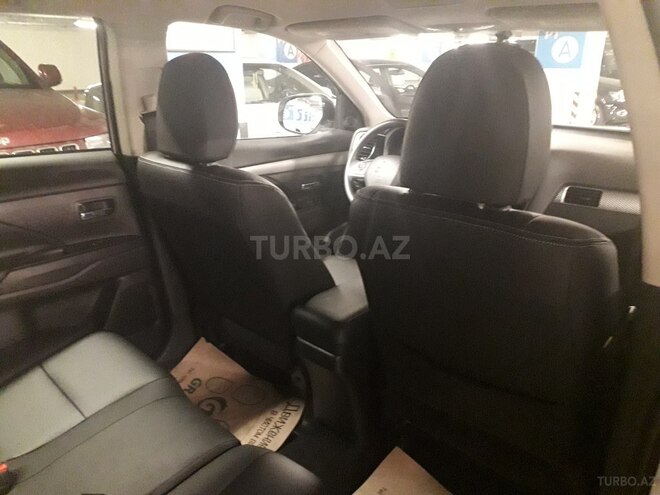 Mitsubishi Outlander 2018, 17,500 km - 2.4 l - Bakı