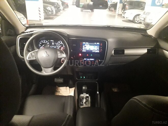 Mitsubishi Outlander 2018, 17,500 km - 2.4 l - Bakı