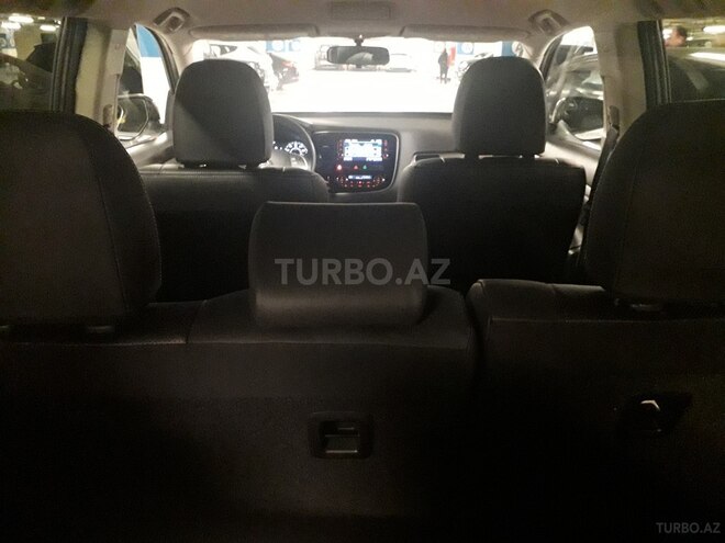 Mitsubishi Outlander 2018, 17,500 km - 2.4 l - Bakı