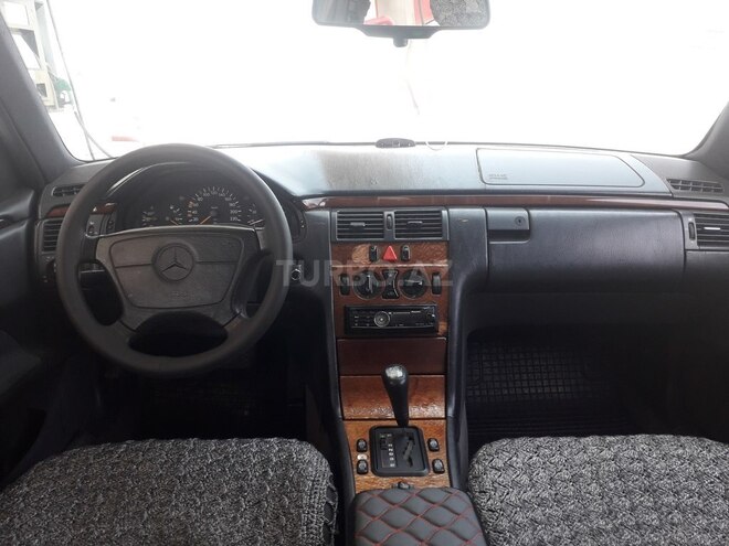 Mercedes E 230 1996, 256,890 km - 2.3 л - Sumqayıt