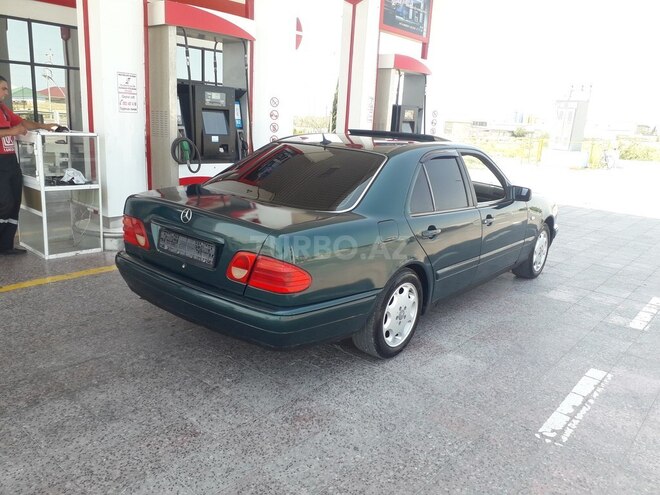 Mercedes E 230 1996, 256,890 km - 2.3 л - Sumqayıt