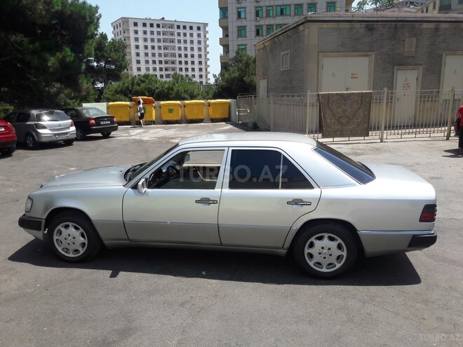 Mercedes E 250 1992, 323,232 km - 2.5 l - Bakı
