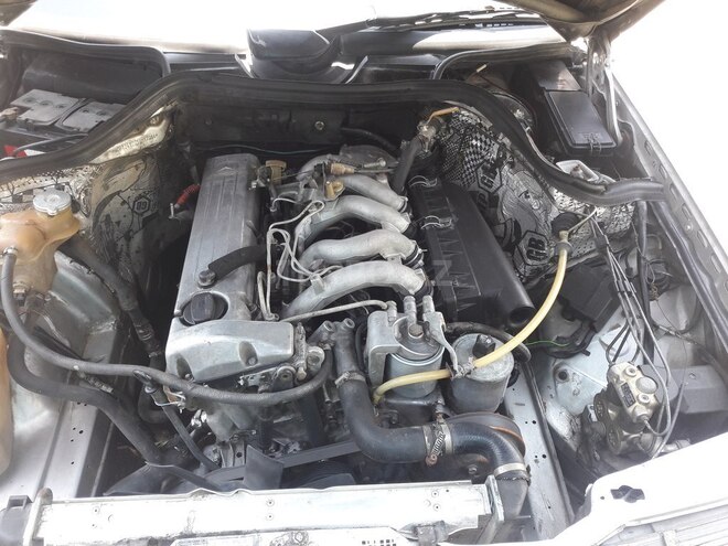 Mercedes E 250 1992, 323,232 km - 2.5 l - Bakı