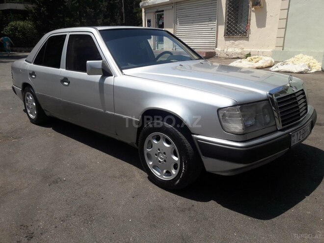 Mercedes E 250 1992, 323,232 km - 2.5 l - Bakı