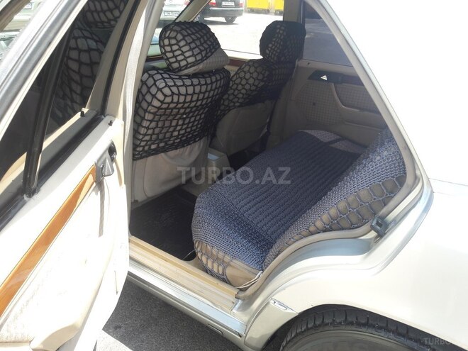 Mercedes E 250 1992, 323,232 km - 2.5 l - Bakı