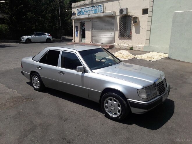 Mercedes E 250 1992, 323,232 km - 2.5 l - Bakı