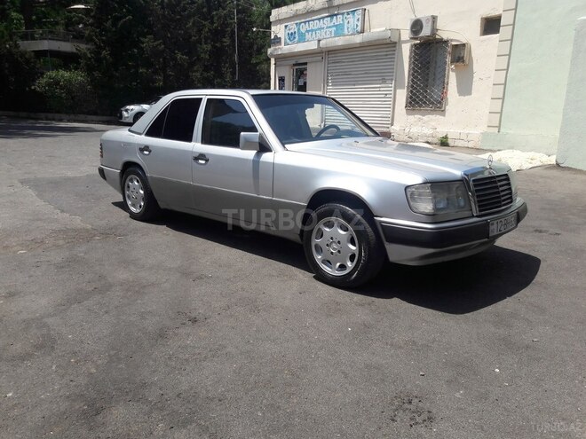 Mercedes E 250 1992, 323,232 km - 2.5 l - Bakı