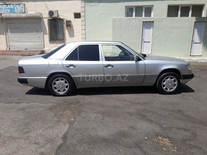 Mercedes E 250 1992, 323,232 km - 2.5 l - Bakı
