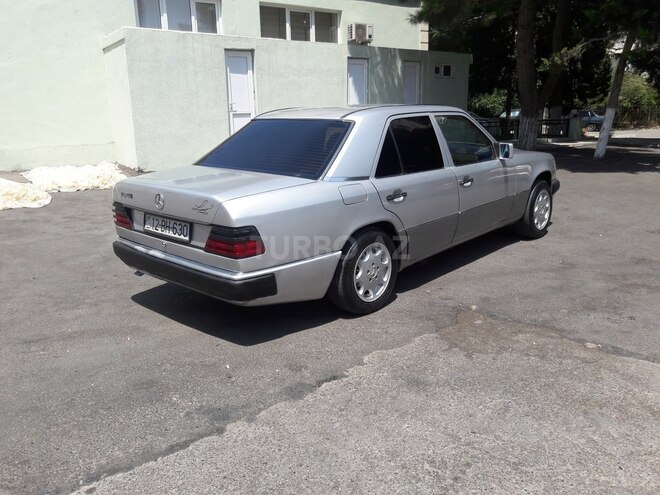 Mercedes E 250 1992, 323,232 km - 2.5 l - Bakı