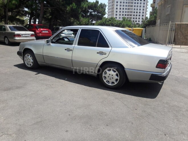 Mercedes E 250 1992, 323,232 km - 2.5 l - Bakı