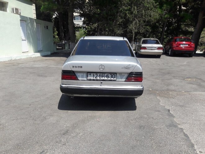 Mercedes E 250 1992, 323,232 km - 2.5 l - Bakı
