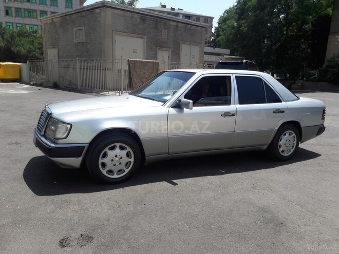 Mercedes E 250 1992, 323,232 km - 2.5 l - Bakı