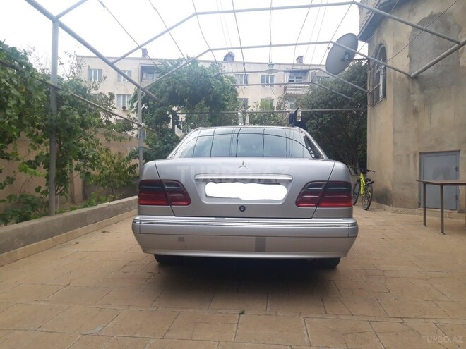 Mercedes E 220 2000, 317,364 km - 2.2 л - Xırdalan