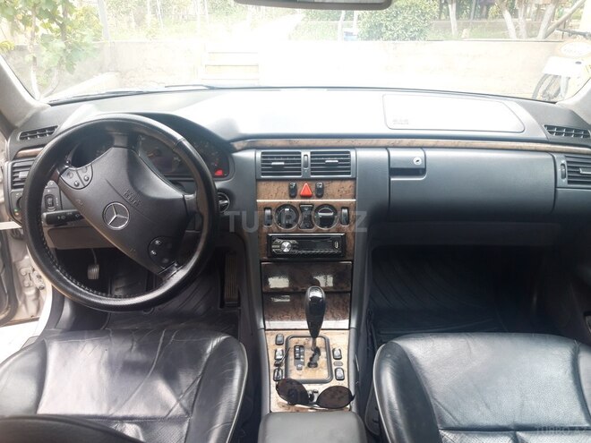 Mercedes E 220 2000, 317,364 km - 2.2 л - Xırdalan