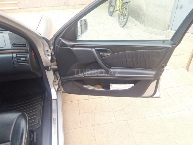 Mercedes E 220 2000, 317,364 km - 2.2 л - Xırdalan