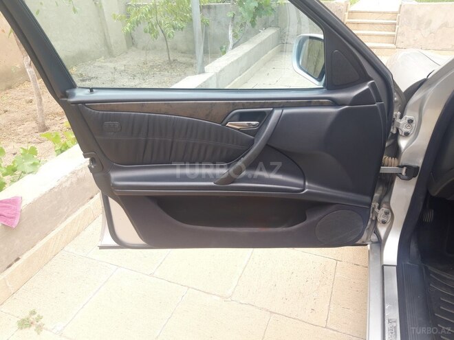 Mercedes E 220 2000, 317,364 km - 2.2 л - Xırdalan