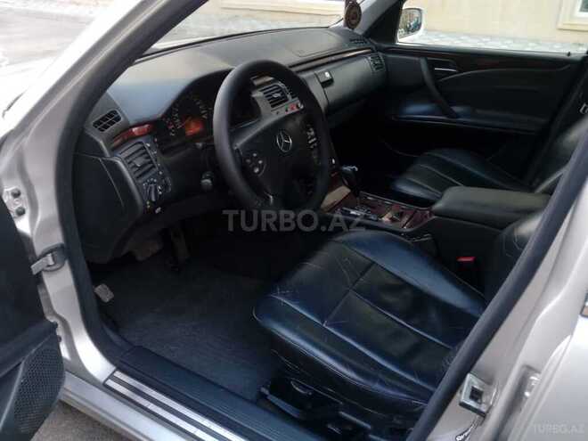 Mercedes E 220 2001, 321,222 km - 2.2 l - Bakı