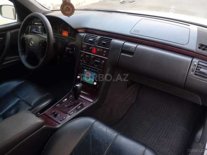 Mercedes E 220 2001, 321,222 km - 2.2 l - Bakı