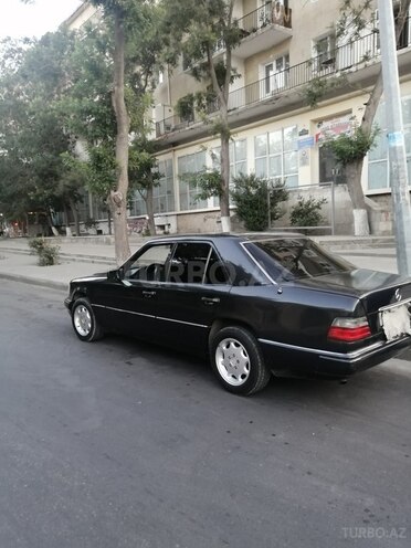 Mercedes E 220 1993, 260,000 km - 2.2 л - Bakı