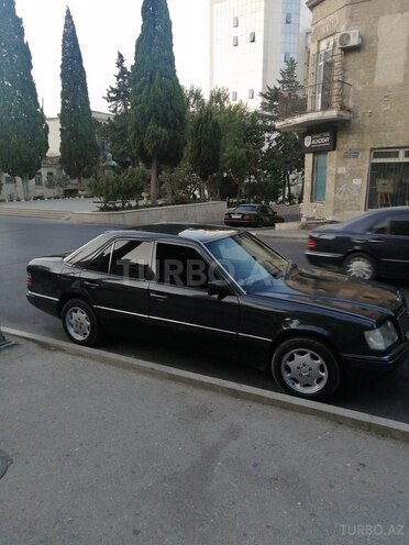 Mercedes E 220 1993, 260,000 km - 2.2 л - Bakı