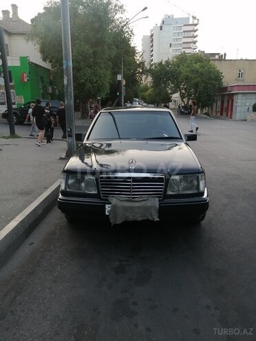 Mercedes E 220 1993, 260,000 km - 2.2 л - Bakı