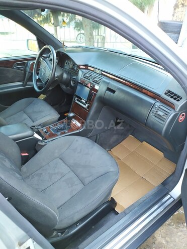 Mercedes E 240 1997, 310,000 km - 2.4 l - Şamaxı