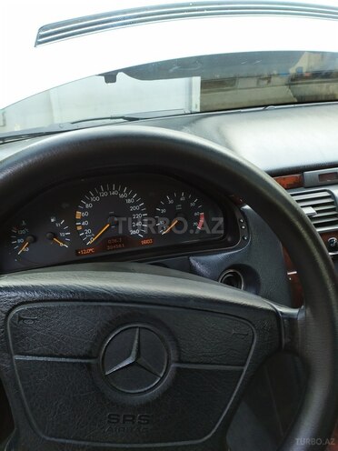 Mercedes E 240 1997, 310,000 km - 2.4 l - Şamaxı