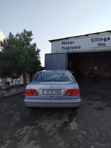 Mercedes E 240 1997, 310,000 km - 2.4 l - Şamaxı