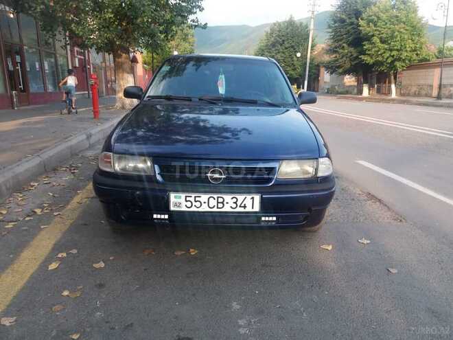 Opel Astra 1995, 325,686 km - 1.6 l - Şəki