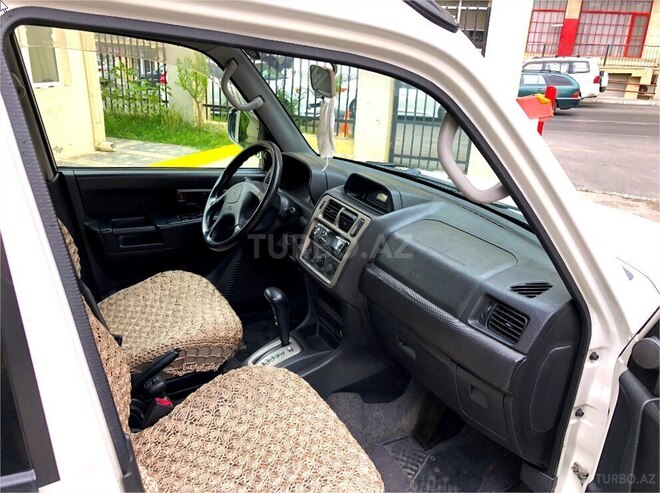 Mitsubishi Pajero io 2000, 200,000 km - 2.0 l - Bakı