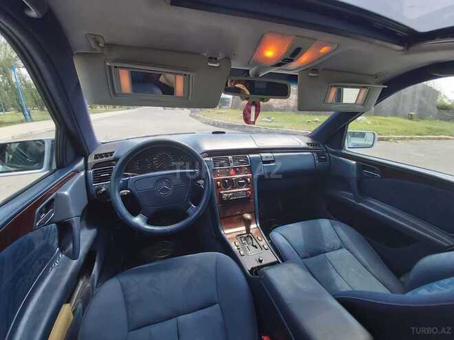 Mercedes E 230 1996, 270,000 km - 2.3 л - Xudat