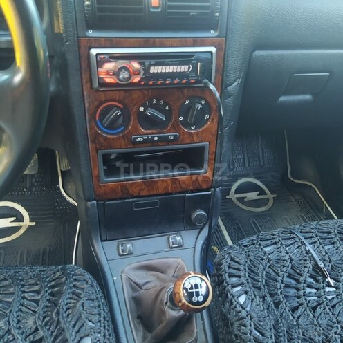 Opel Astra 1999, 323,909 km - 1.6 л - Qusar