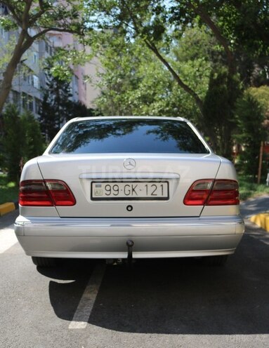 Mercedes E 220 2000, 300,000 km - 2.2 l - Bakı