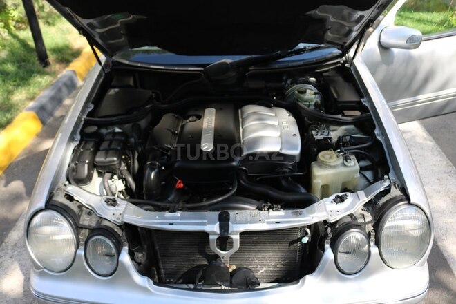 Mercedes E 220 2000, 300,000 km - 2.2 l - Bakı