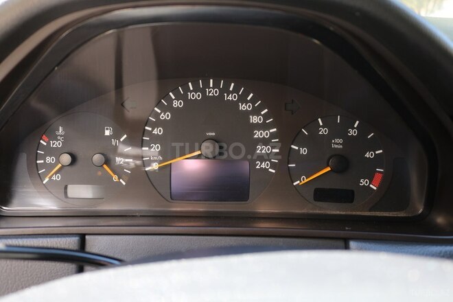 Mercedes E 220 2000, 300,000 km - 2.2 l - Bakı
