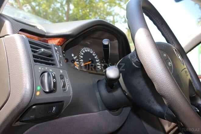 Mercedes E 220 2000, 300,000 km - 2.2 l - Bakı