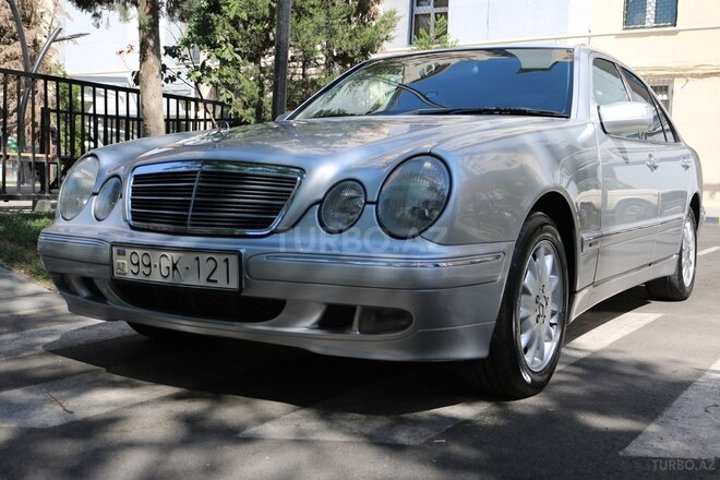Mercedes E 220 2000, 300,000 km - 2.2 l - Bakı