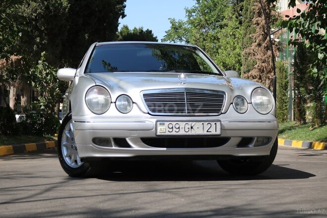 Mercedes E 220 2000, 300,000 km - 2.2 l - Bakı