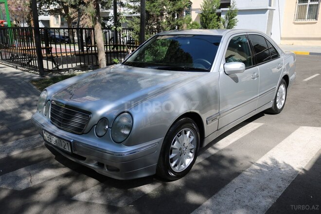 Mercedes E 220 2000, 300,000 km - 2.2 l - Bakı