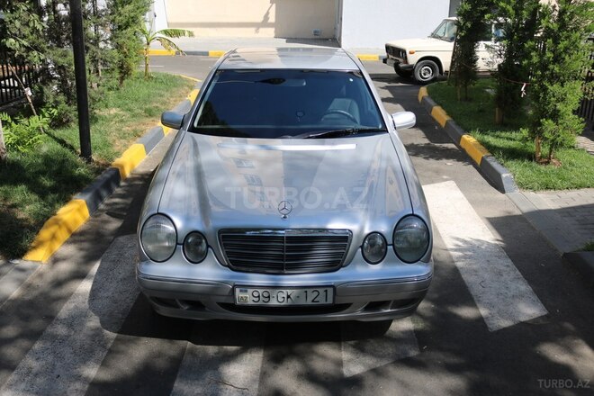 Mercedes E 220 2000, 300,000 km - 2.2 l - Bakı