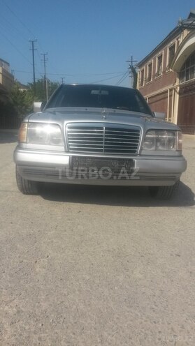 Mercedes E 220 1995, 272,000 km - 2.2 l - Bakı