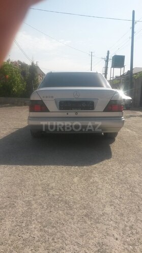 Mercedes E 220 1995, 272,000 km - 2.2 l - Bakı