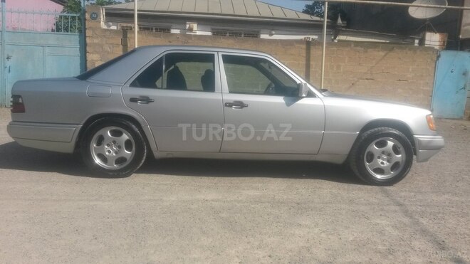 Mercedes E 220 1995, 272,000 km - 2.2 l - Bakı