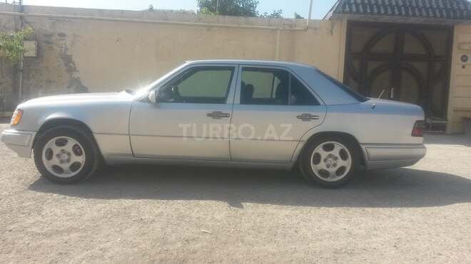Mercedes E 220 1995, 272,000 km - 2.2 l - Bakı