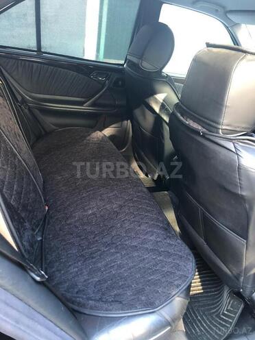 Mercedes E 280 2000, 264,000 km - 2.8 л - Bakı