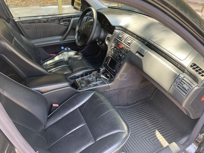 Mercedes E 280 2000, 237,000 km - 2.8 l - Gəncə